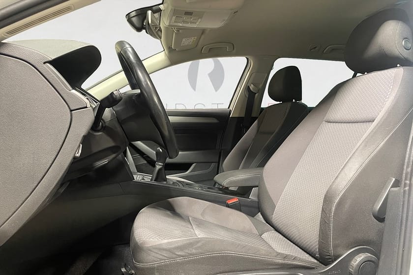 Bild 3 av Volkswagen Passat Sportscombi SC 1.6 TDI 120 HK DRAG D-VÄRM PDC 0.33L/MIL 1103KR/ÅR