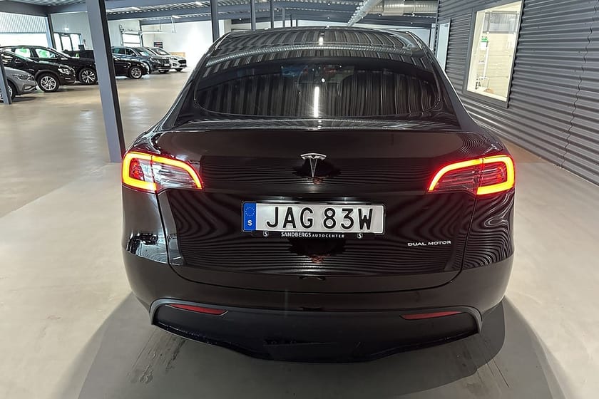 Bild 5 av Tesla Model Y Long Range AWD 514hk Backkamera Panorama Drag
