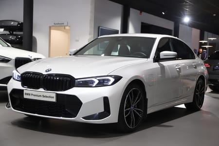 BMW 330e Sedan