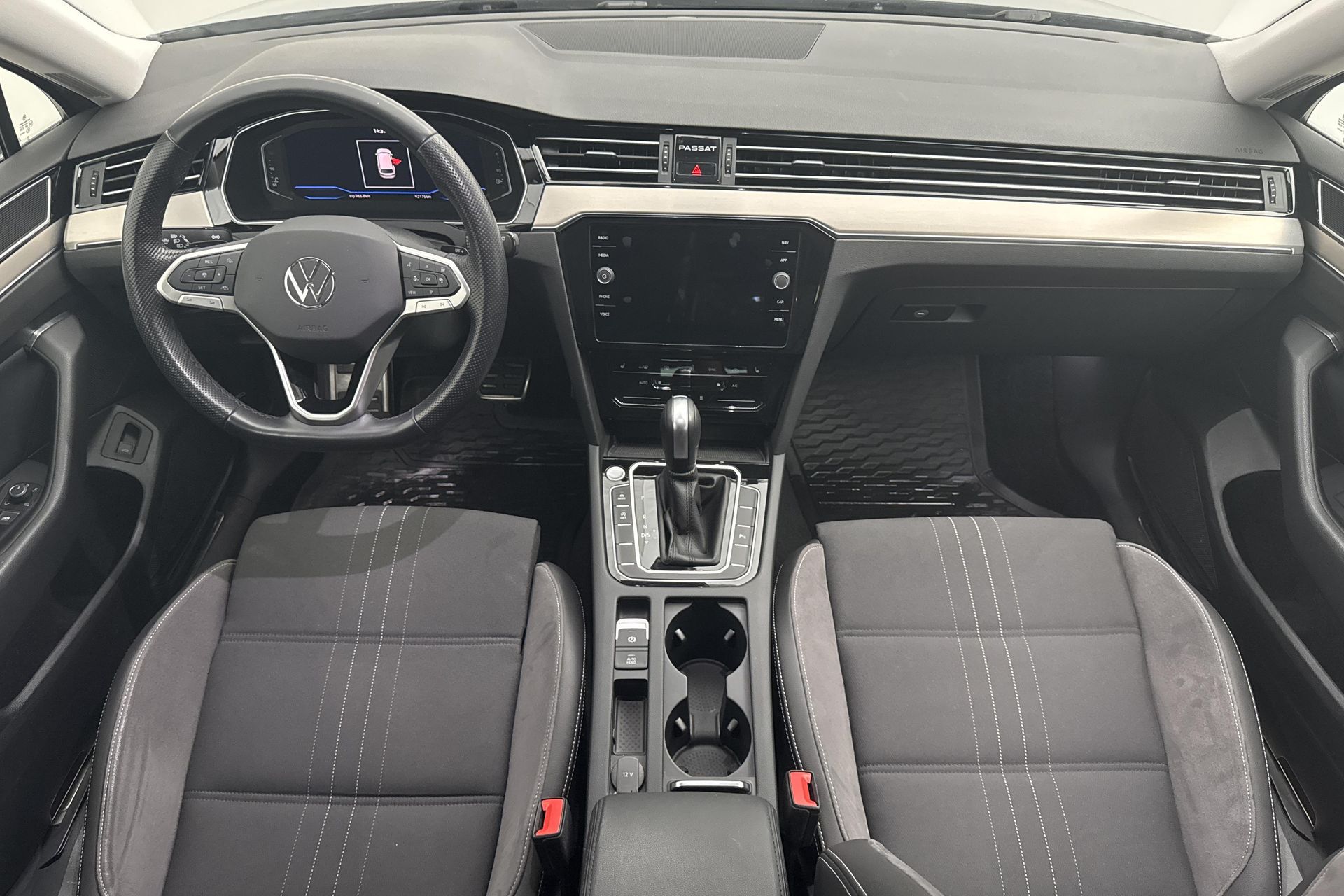 Volkswagen Passat 2023, kuva 7/10