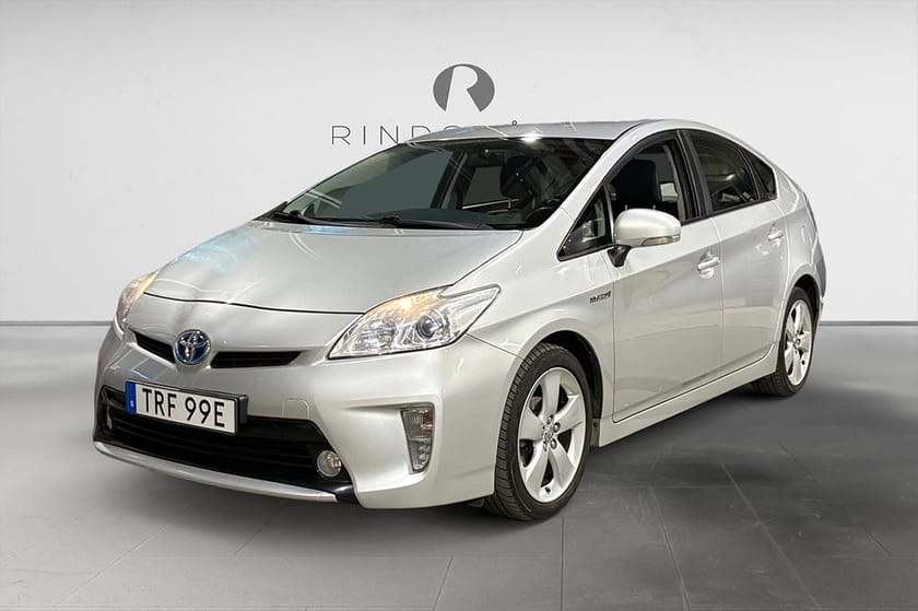 Bild 1 av Toyota Prius Hybrid CVT 136 HK AUT NAVI B-KAMERA FARTHÅLLARE HUD 17"