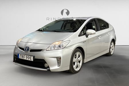 Toyota Prius Hybrid CVT 136 HK AUT NAVI B-KAMERA FARTHÅLLARE HUD 17"