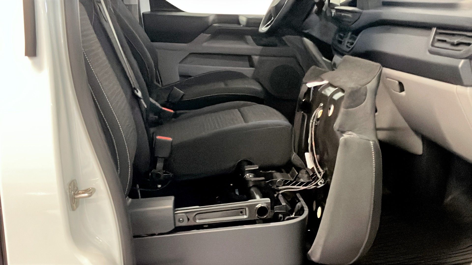 Ford Transit Custom 320 Plug-in Hybrid 2026, bild 7/13