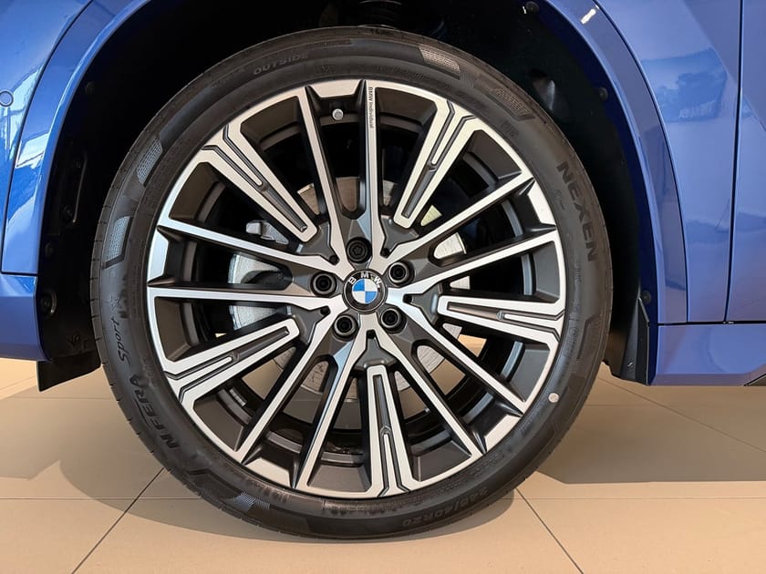 Bild 3 av BMW iX1 xDrive30 xDrive30, M-Sport, Driving Plus, Parking Plus, Drag