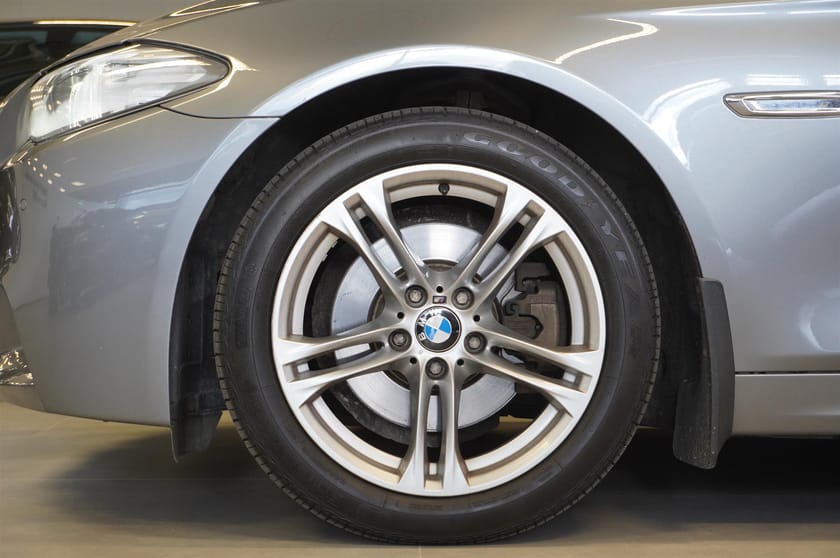 Bild 3 av BMW 520d xDrive Touring M-Sport Drag Rattvärme