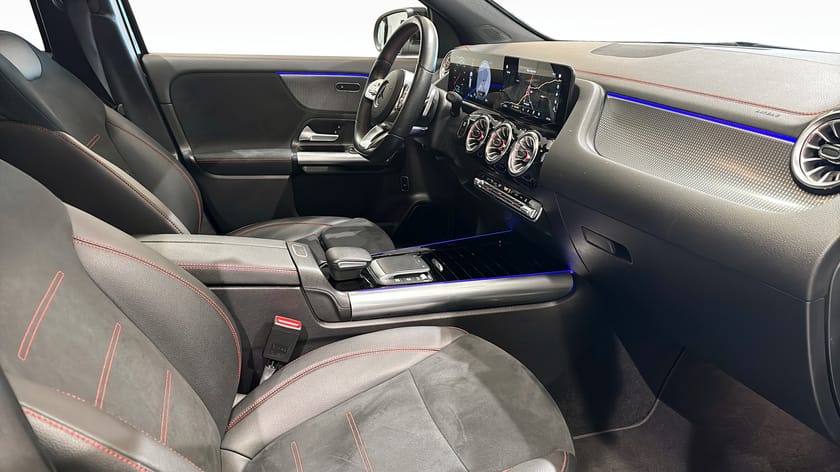 Bild 3 av Mercedes-Benz EQA 300 4MATIC AMG Line Dragkrok