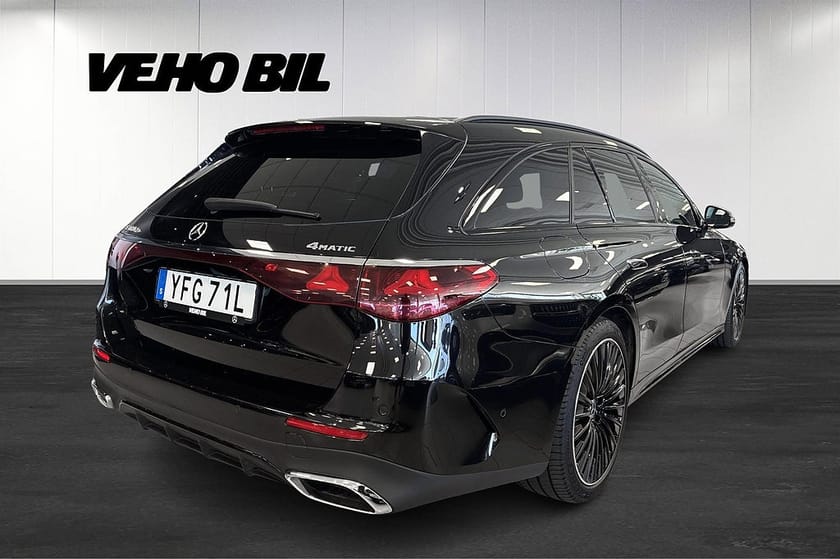 Bild 3 av Mercedes-Benz E 300 de 4MATIC T AMG Line Premium | MBUX Superscreen  |  Burmester 4D
