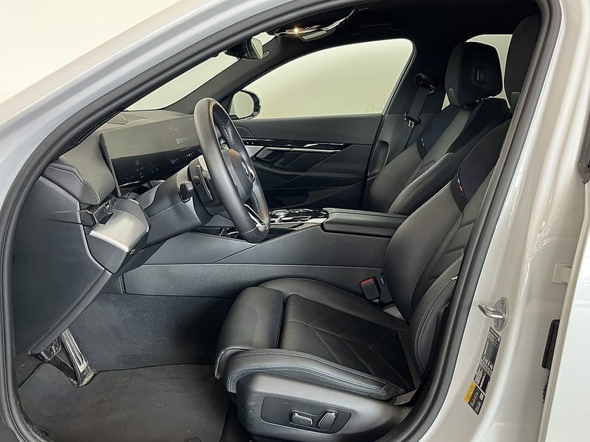 Bild 5 av BMW i5 eDrive40 Sedan M Sport Drag Rattvärme Drive/Park Assist