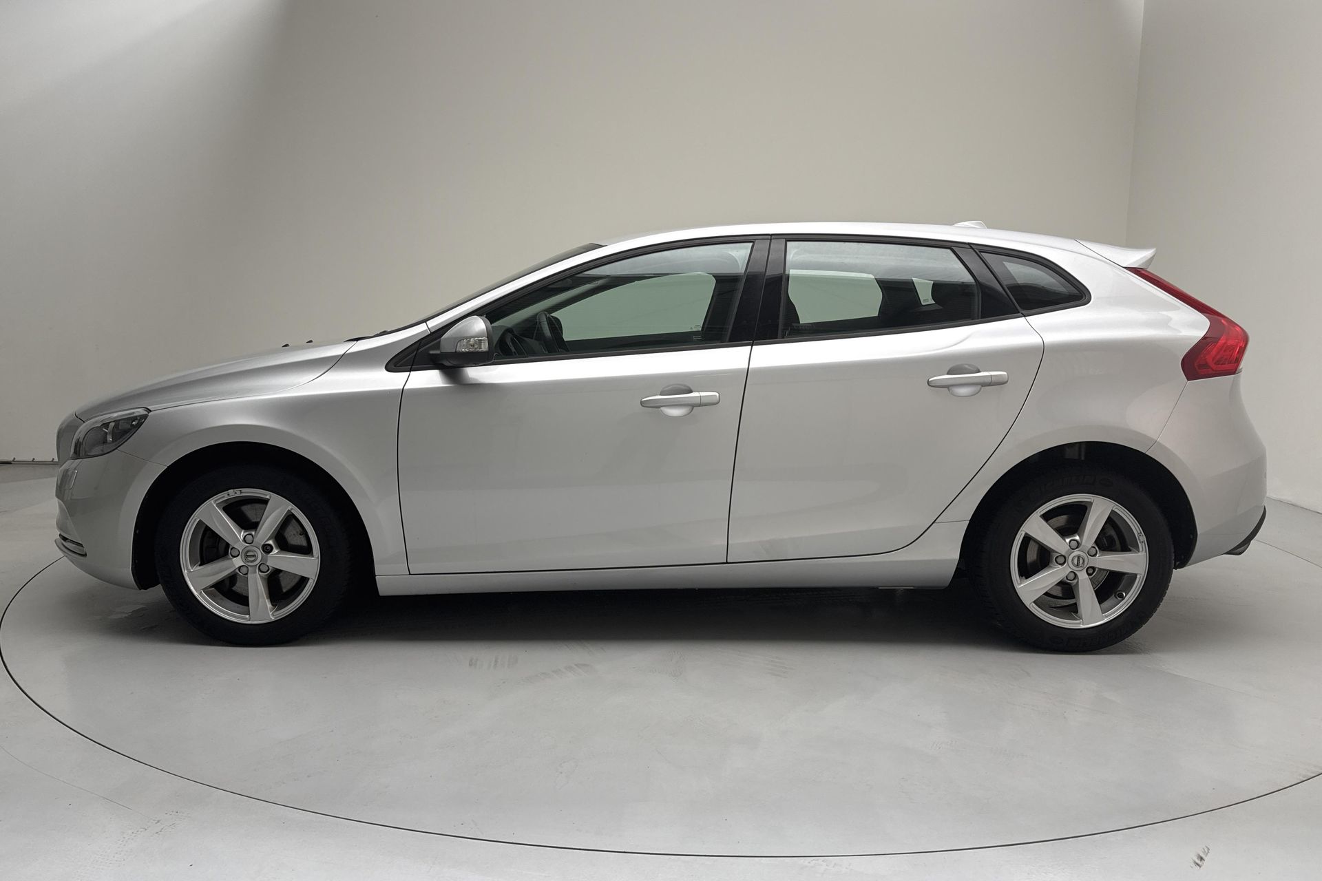 Volvo V40 T3 2018, bild 2/10