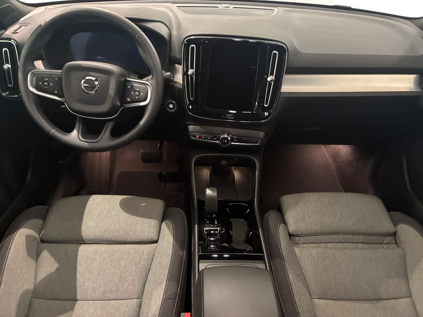 Bild 5 av Volvo XC40 B3 FWD Bensin Plus Dark | 360-kamera | Dragkrok