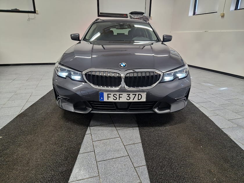 Bild 4 av BMW 330e xDrive Touring 292 hk Steptronic Sport line Euro 6 Drag