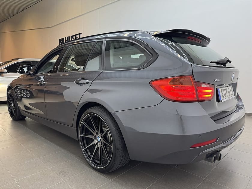 Bild 4 av BMW 328i xDrive Touring 328 245hk Sportline Pano/HK/Navi/Läder/M-ratt/Krok/19"Fälga