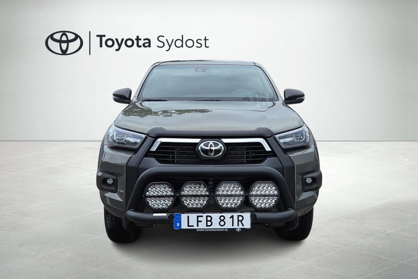 Bild 2 av Toyota Hilux Dubbelhytt 2,8 MHEV D-Cab Invincible (arbetskåpa, båge)