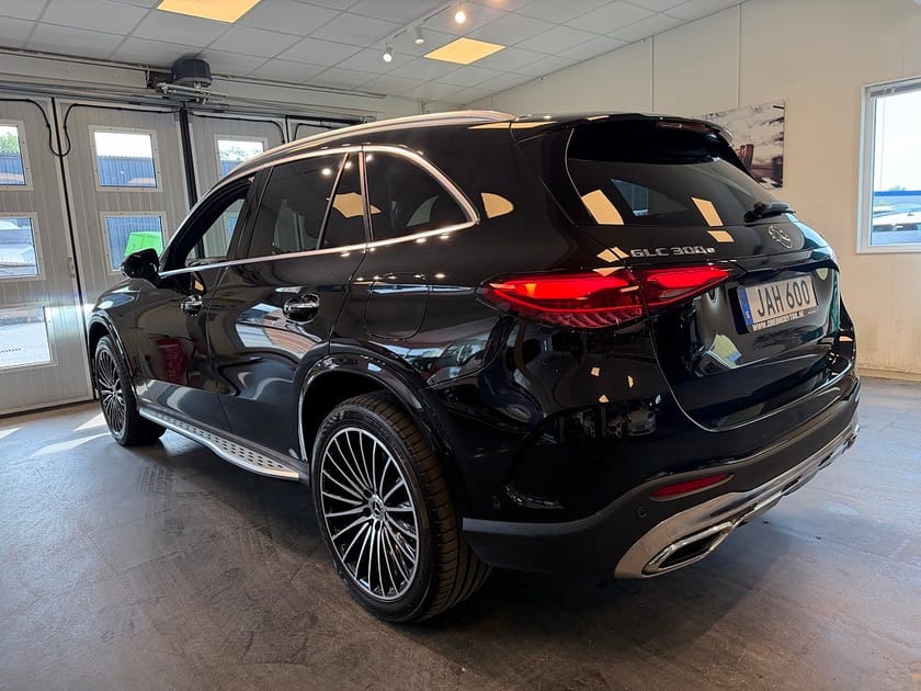 Bild 3 av Mercedes-Benz GLC 300 e 4MATIC AMG HUD Pano Drag Gps Burmester SE SPEC