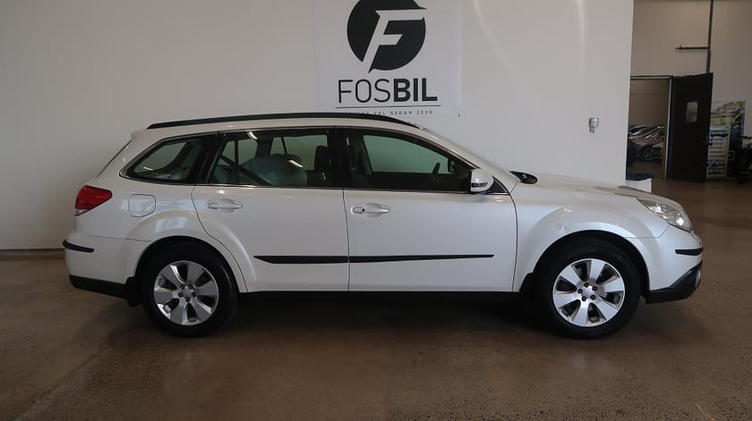 Bild 3 av Subaru Outback 3.6 4WD Exclusive Navi-Kamera-Drag Full servicebok