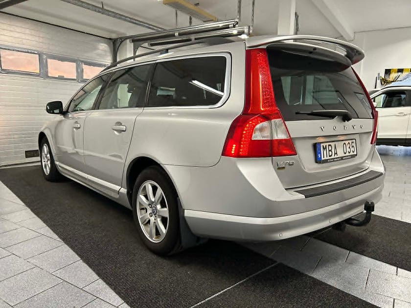 Bild 4 av Volvo V70 D3 163 hk Momentum Euro 5 Drag Välservad