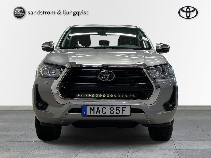 Bild 2 av Toyota Hilux Dubbelhytt D-CAB 2,4 TURBO D-4D, ADBLUE 4WD AUTOMAT HERO