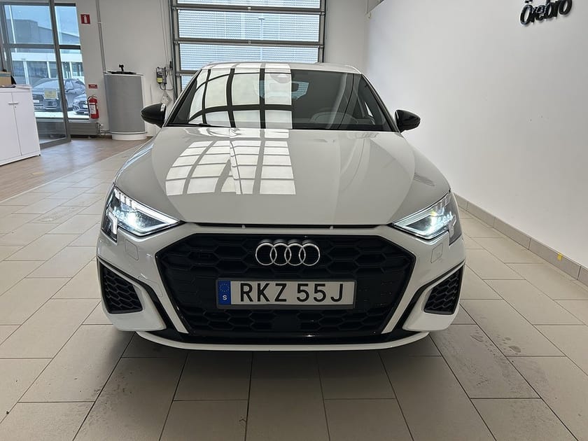 Bild 2 av Audi A3 Sportback 45 TFSI e 245hk S LINE