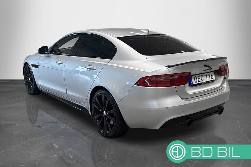 Bild 3 av Jaguar XE S R-Sport 340HP MOTORVÄRMARE 360 KAMERA