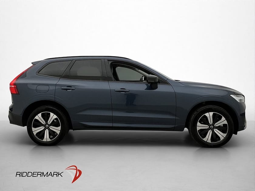 Bild 4 av Volvo XC60 T6 Plug-In Hybrid AWD Plus Dark B&W Pano Drag HUD