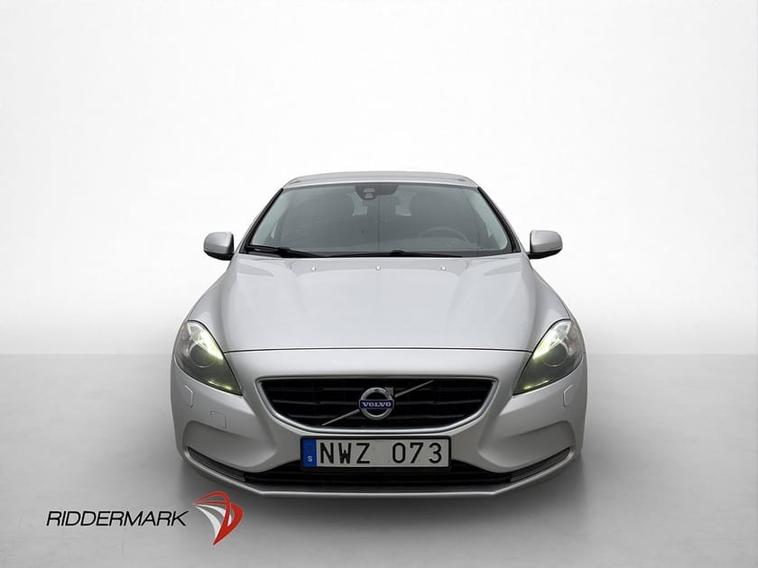 Bild 2 av Volvo V40 D3 150hk Momentum D-Värmare B-Kamera Dragkrok