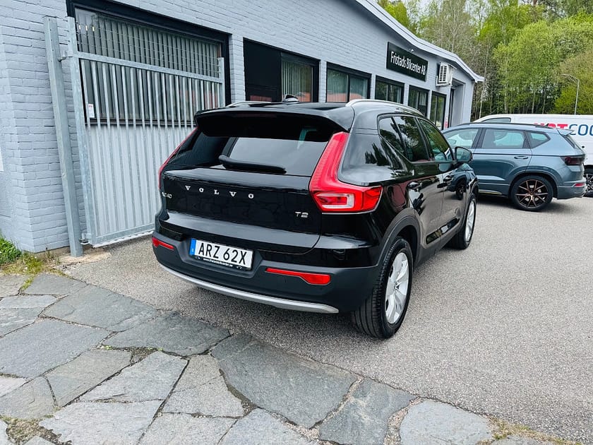 Bild 3 av Volvo XC40 T2 129HK AUTOMAT MOMENTUM EDITION / VÄRMARE