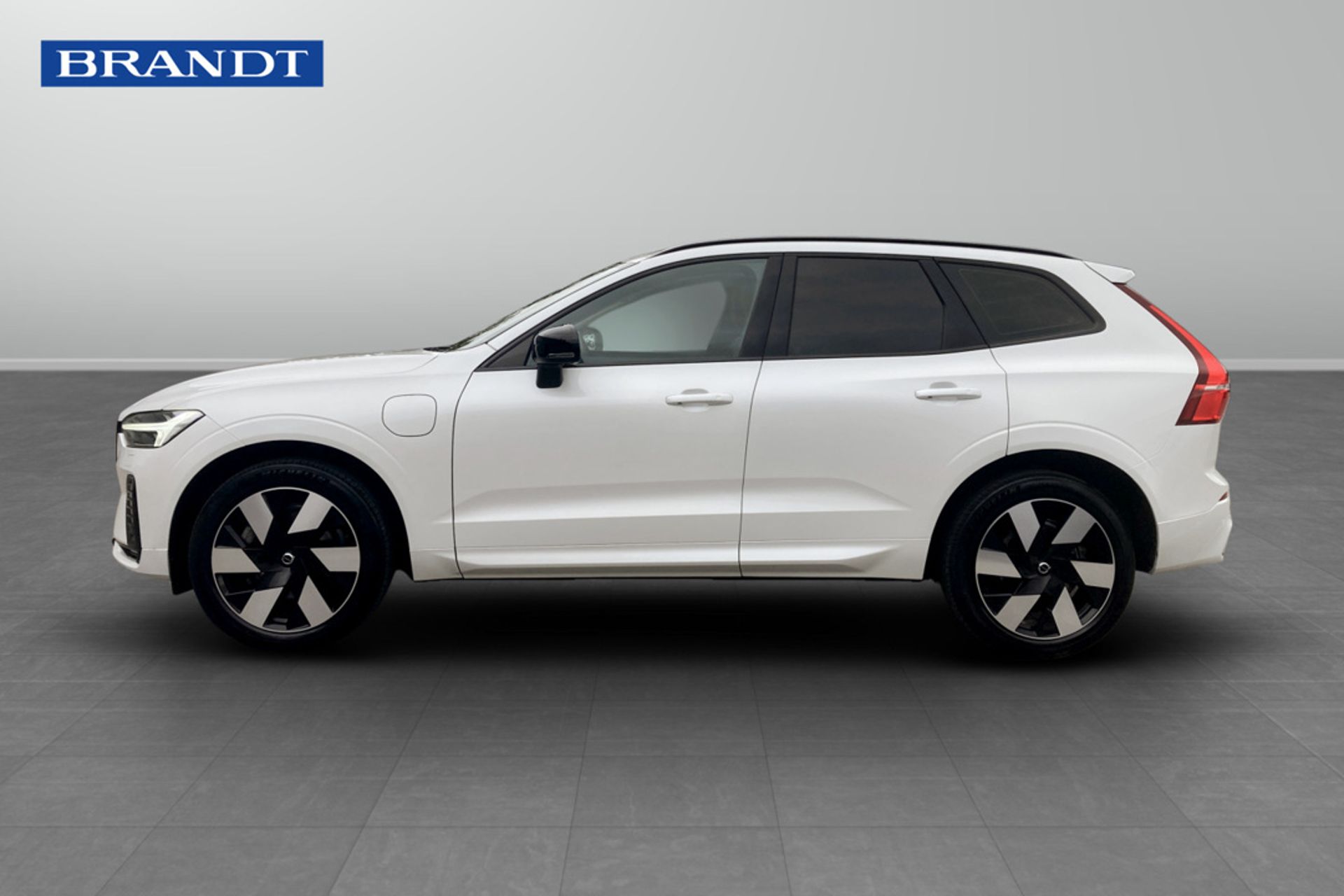Volvo XC60 T6 Plug-In Hybrid AWD 2025, bild 3/9