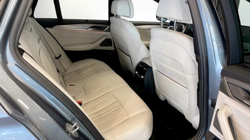 Bild 5 av BMW 520d xDrive Touring M-Sport Drag Panorama H/K