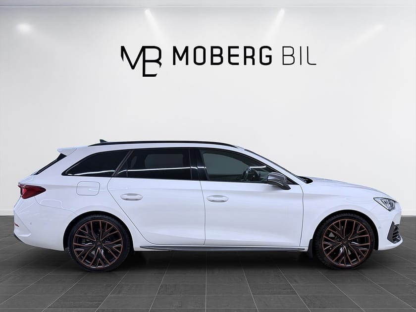 Bild 4 av CUPRA Leon Sportstourer e-Hybrid VZ 245hk FR Drag B-Kamera Navi