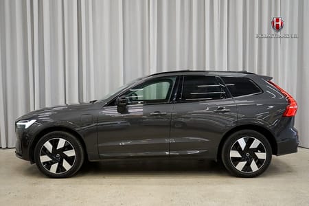 Volvo XC60 Recharge T6 AWD Ultimate Dark Pano Värme Drag H/K 360