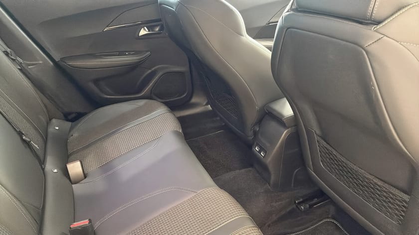 Bild 5 av Peugeot e-2008 Navi/B-kamera/Carplay