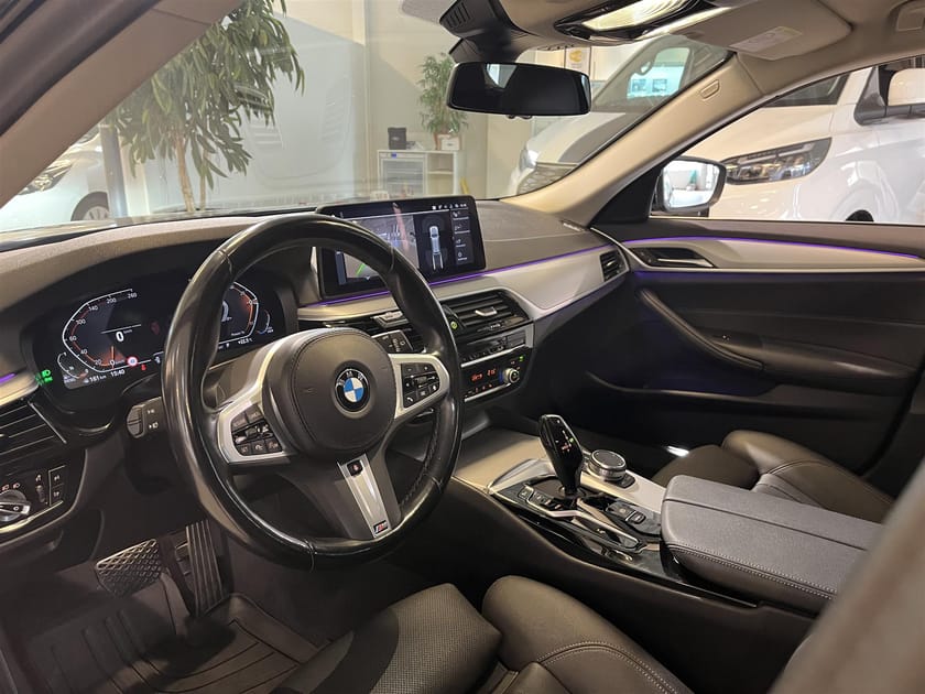 Bild 2 av BMW 520d xDrive Touring M-Sportratt HiFi Adptiv Farth. Kamera Drag Comfort Access