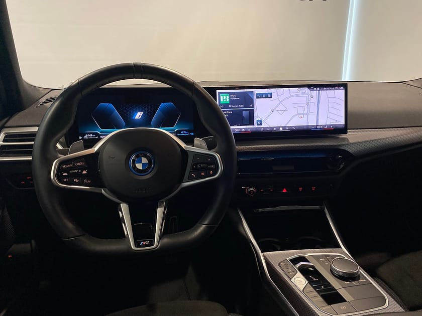 Bild 5 av BMW 330e Sedan Parkeringsassistans Drag