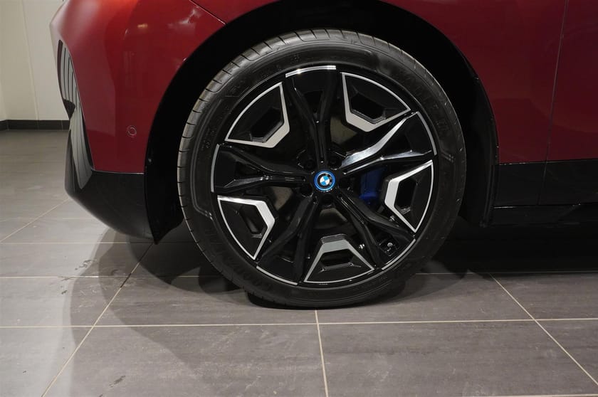 Bild 3 av BMW iX xDrive50 Sport Exclusive B W Sky Lounge Soft Close Laser DAP Drag BSI