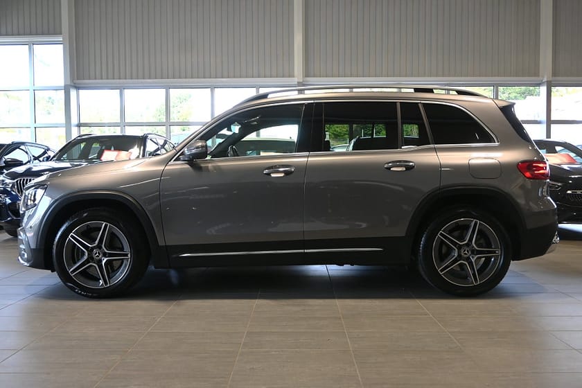 Bild 2 av Mercedes-Benz GLB 220 d 4MATIC 8G-DCT 7-sits AMG Line Premium Drag