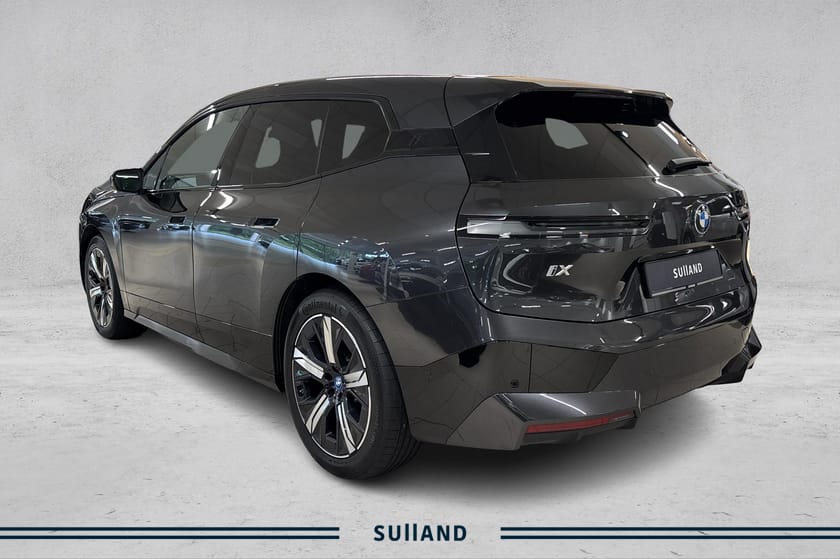 Bilde 3 av BMW iX xDrive40 Signature-package | Sportspakke | Velholdt