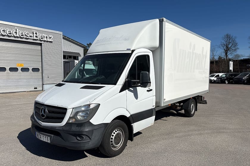 Bild 1 av Mercedes-Benz Sprinter 319 BlueTEC Chassi Cab 3.0 V6 7G-Tronic Volymskåp/Bakgavelhiss
