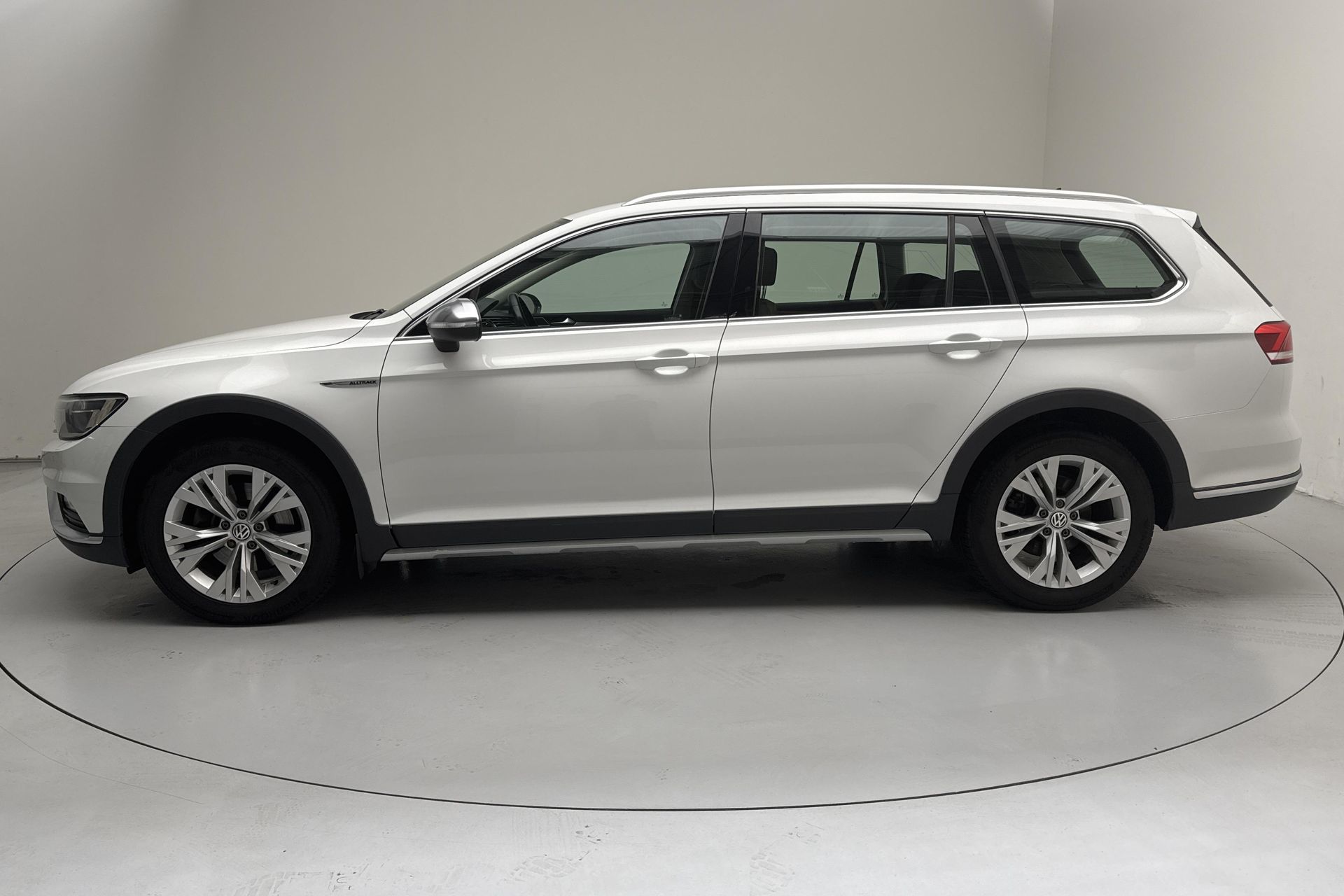 Volkswagen Passat 2018, bild 2/10