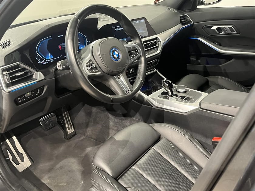 Bild 4 av BMW i5 xDrive40 Touring 330e xDrive  M Sport Drag HiFi Elstol Shado