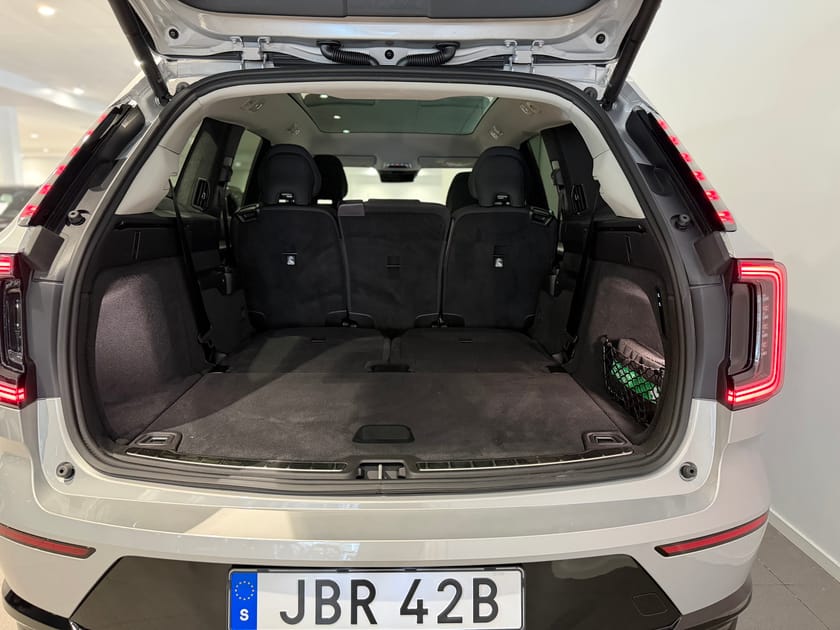 Bild 4 av Volvo EX90 Twin Motor Plus 7-sätes / 360 kamera / Backkamera / 10 000kr tillbehör /