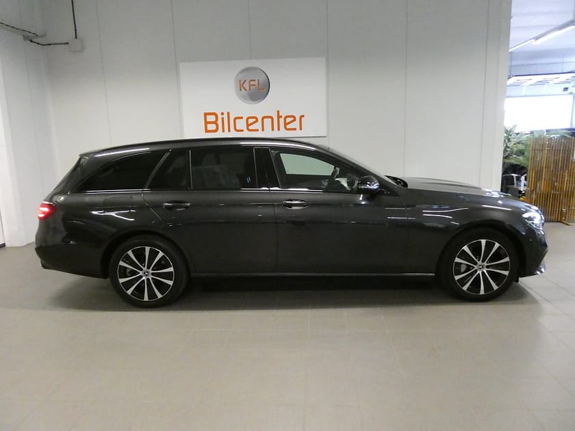 Bild 3 av Mercedes-Benz E 300 T de 4MATIC 4M Pano-Drag-Värmare-Kamera-Navi-Carplay-SoV
