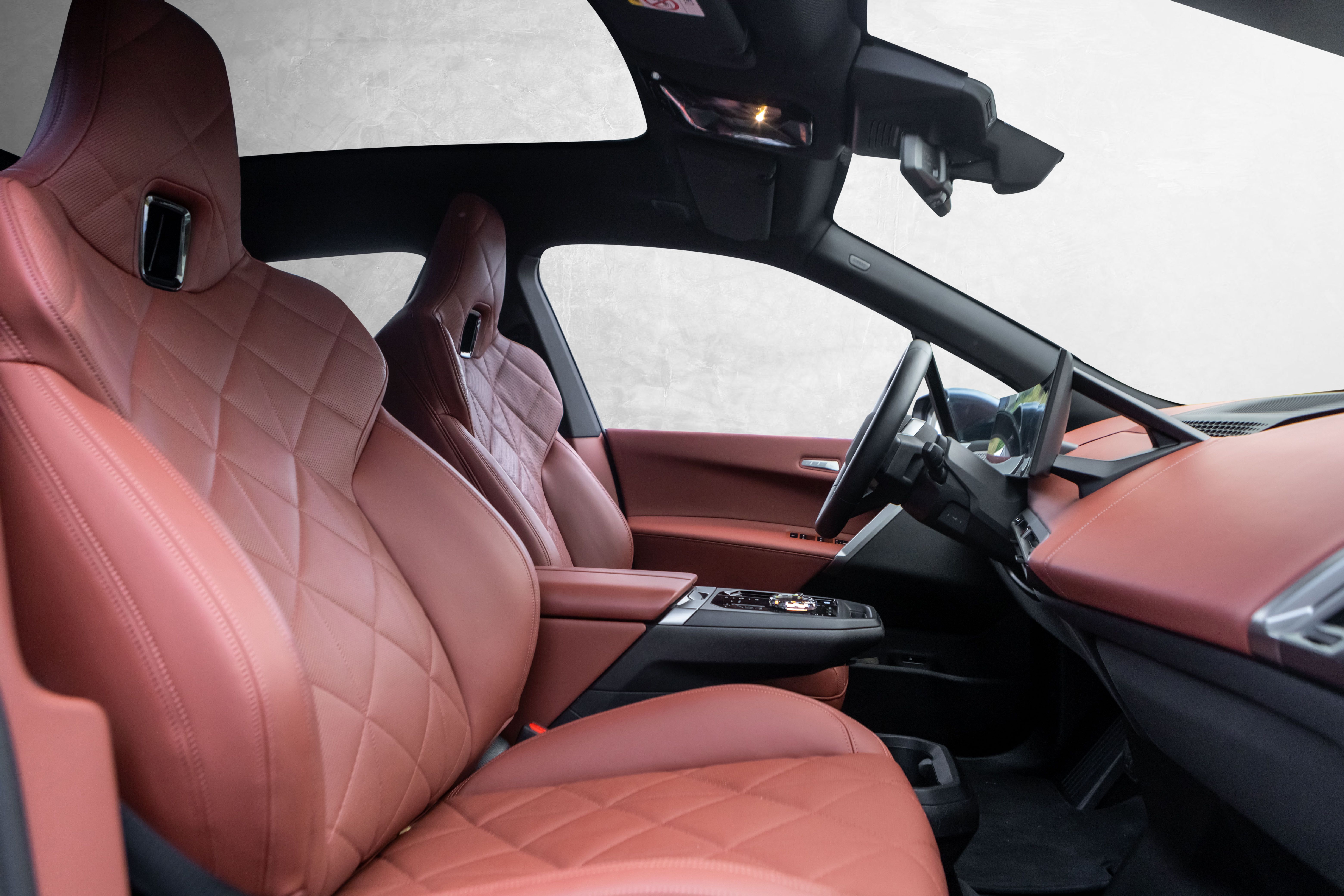 BMW iX xDrive60, 544hp, 2025