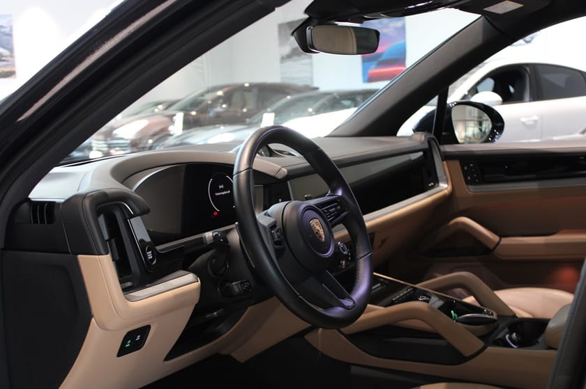 Bild 3 av Porsche Cayenne E-Hybrid Moms