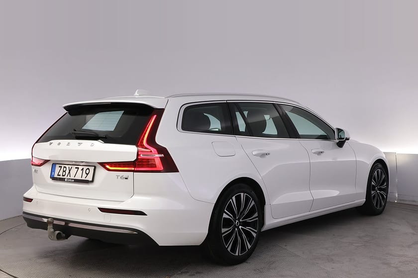 Bild 5 av Volvo V60 Recharge T6 AWD Core Bright Drag Kamera BLIS Navi