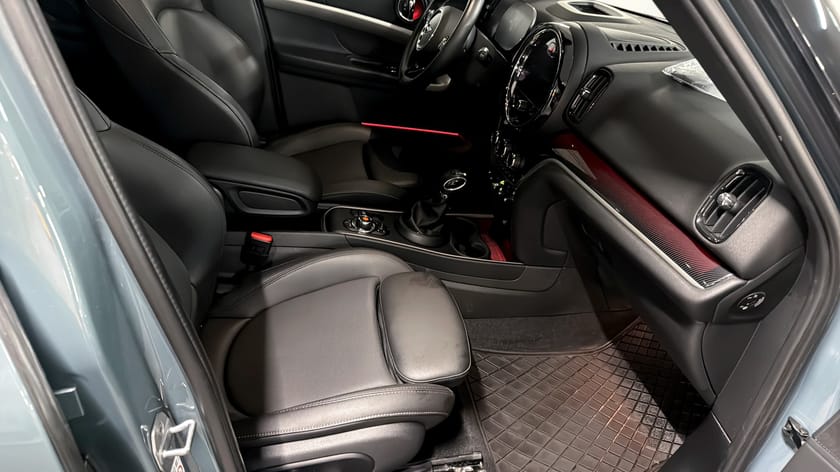 Bild 3 av MINI Countryman Cooper SE ALL4 / H&K / Head-up / Adaptiv farth