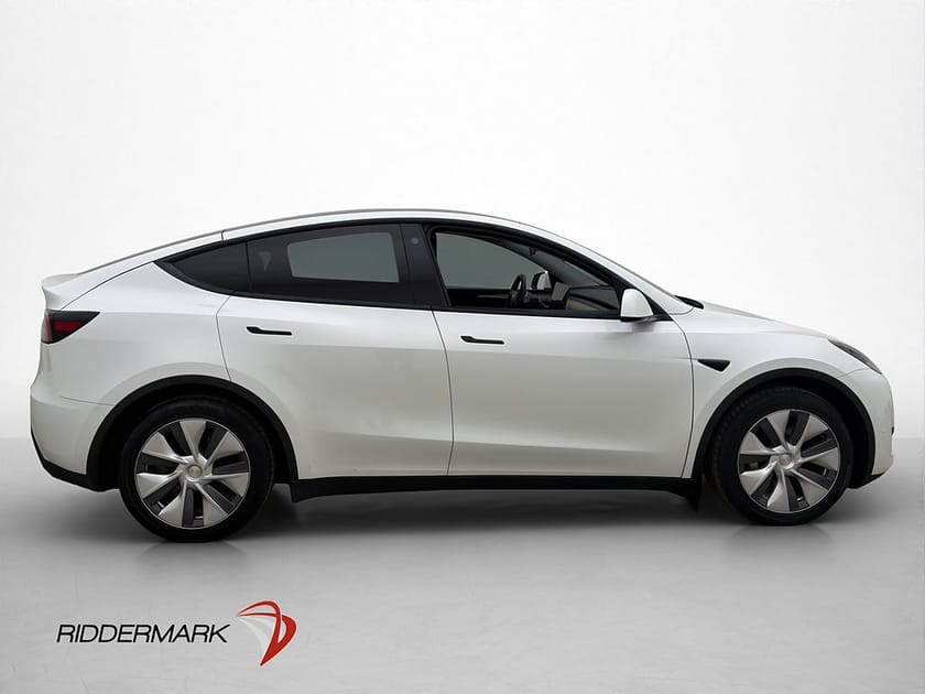 Bild 5 av Tesla Model Y Standard Range RWD Pano Skinn Dragkrok 1Ägare Moms