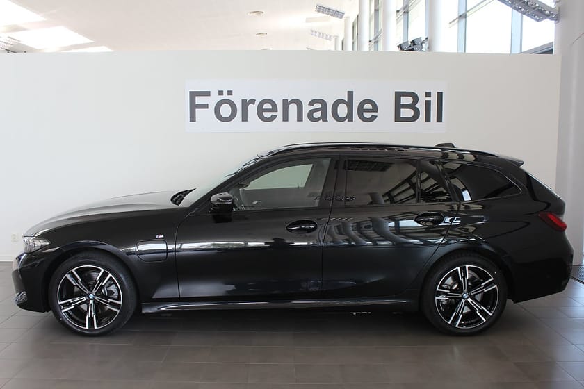 Bild 3 av BMW 330e Touring 4,95 ränta M Sport Drag Rattvärme Park Assist