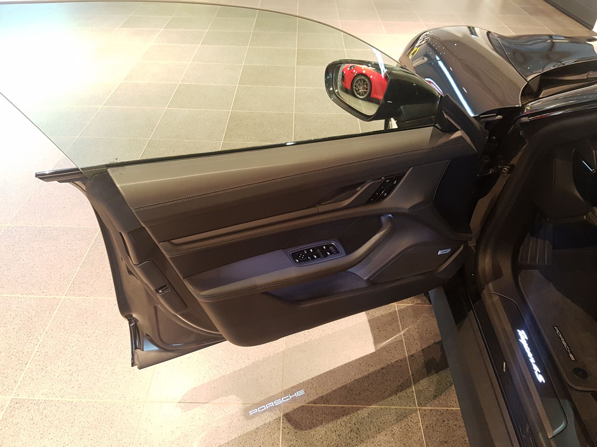 Porsche Taycan 4S 2023, bild 7/10