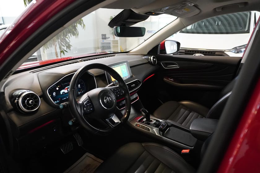 Bild 2 av MG EHS PHEV Luxury Pano Kamera El-Stol
