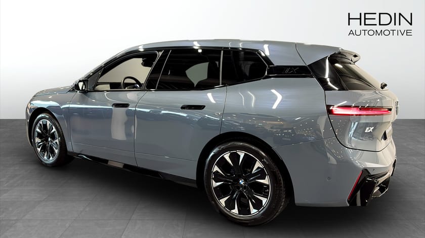 Bild 2 av BMW iX xDrive60 M Sport Soft Close Pano Sky B&W Ventilerade